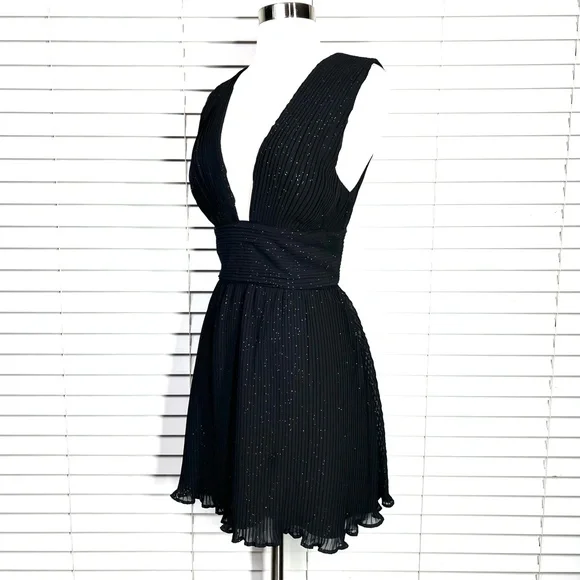 🚫SOLD! NWT🤩|•LA MAISON TALULAH•| V Pleated Chiffon Blk w/Gold Sparkle Dress - Picture 5 of 16